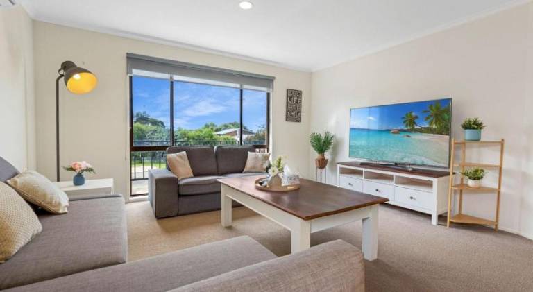 House Lake Tyers Beach