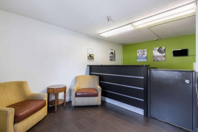 Studio 6 Statesboro, GA — photo 4