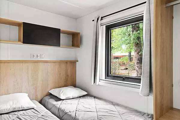 Camping La Palmeraie - Mobile home Premium 4 bdr. 8 pers. Lounge Decking A/C TV — photo 4