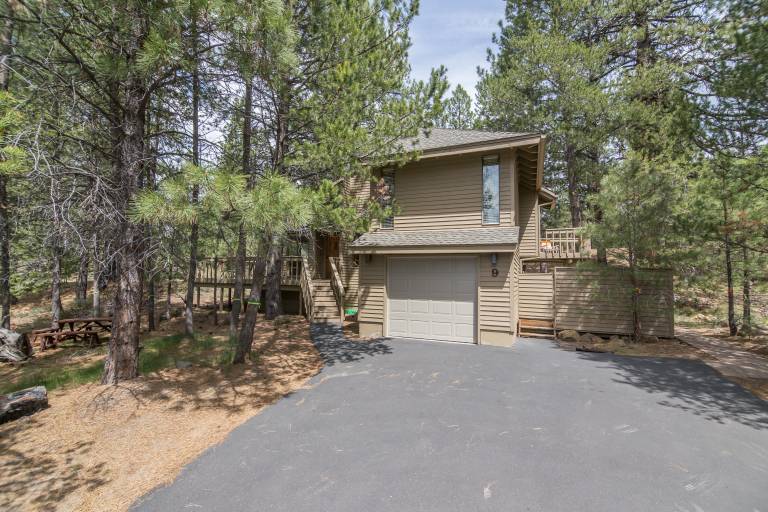 Expansive Deck, 8 SHARC Passes, Hot Tub, Pet Friendly — photo 5