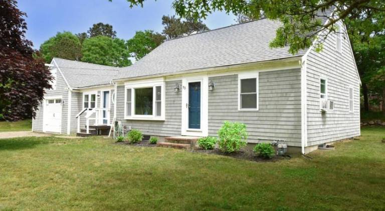 House with barbecue & garden in Dennis Port, MA
