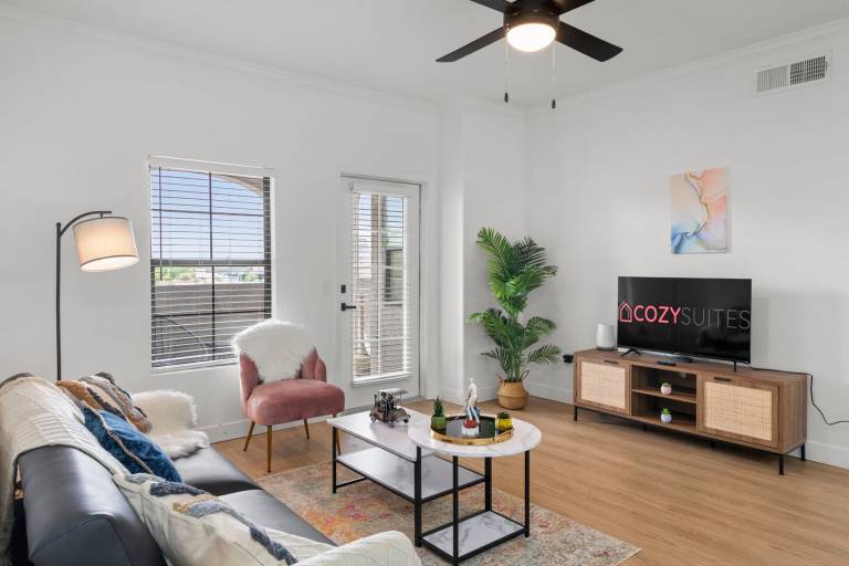Apartment with grill, garden & pool in Chandler, AZ