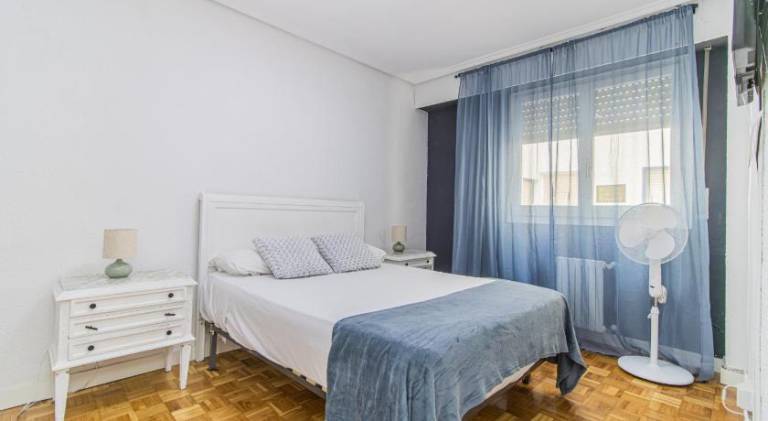 Rental apartment with 4 rooms for 10 persons in Zaragoza
