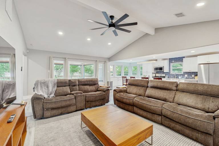 Dog-Friendly Houston Home w/ Deck & Yard — photo 2