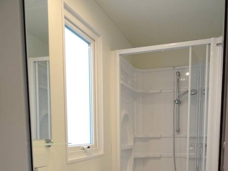 Child-friendly charming mobile home with patio & pool | Pet-friendly — photo 4
