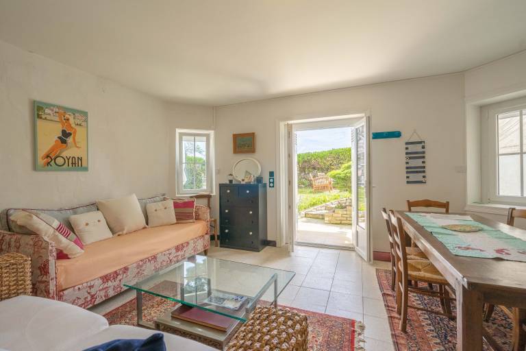 Apartment "Falaise de Pontaillac" with Sea View, Garden & Wi-Fi in Royan