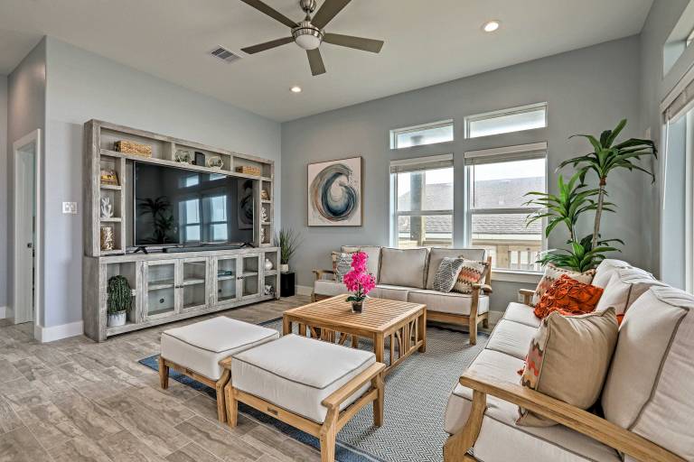 ‘Villa Azul’ Home in Galveston w/ Ocean-View Deck! — photo 4