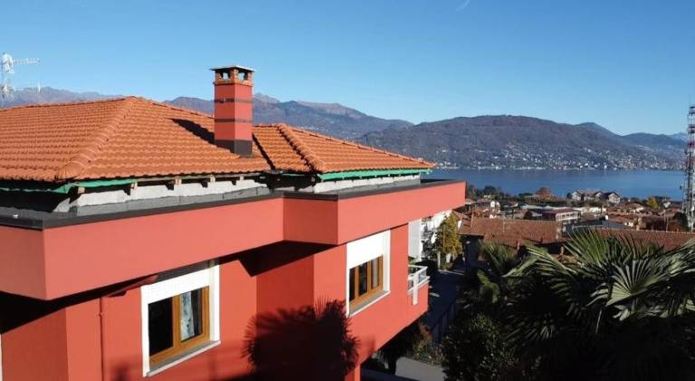 Family-oriented rental apartment with yard | Pet-friendly in Baveno
