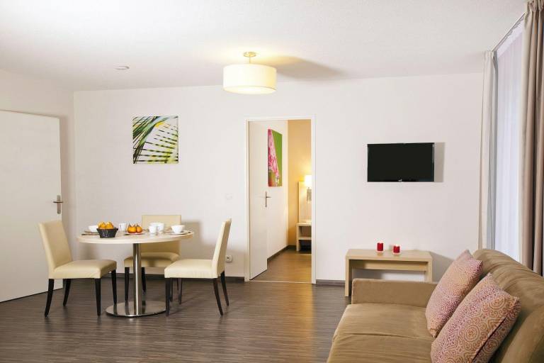 Serviced apartment with terrace — photo 5