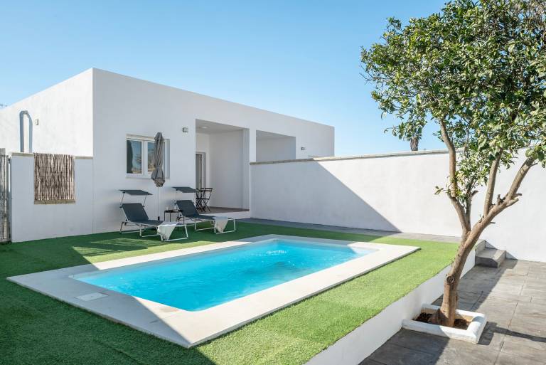 Holiday apartment with patio, private pool & yard in Vejer de la Frontera