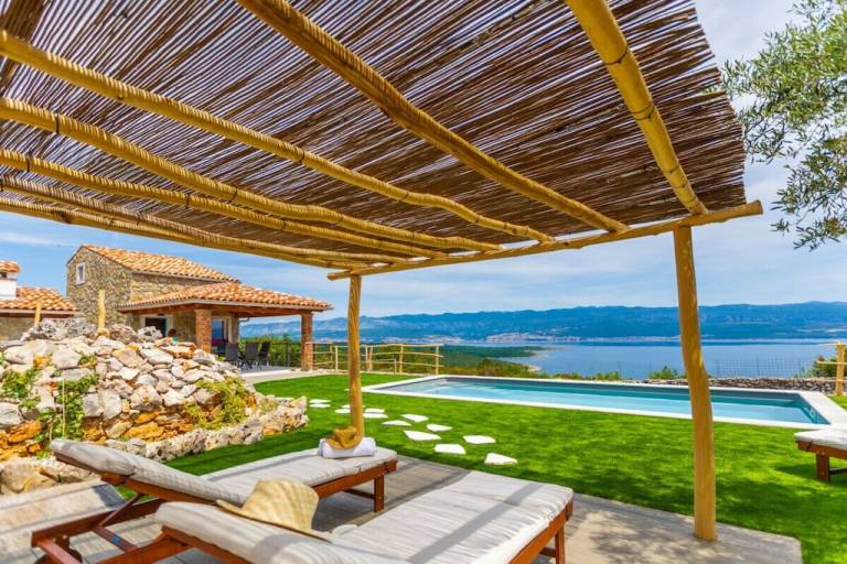 Ferienhaus mit Pool in Risika, Krk Insel f&uuml;r max. 5 Personen