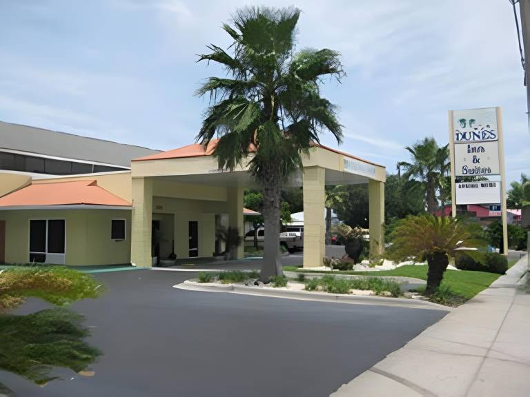 Dunes Inn & Suites - Tybee Island in Tybee Island, GA