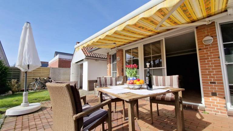 Rental apartment with patio — photo 3