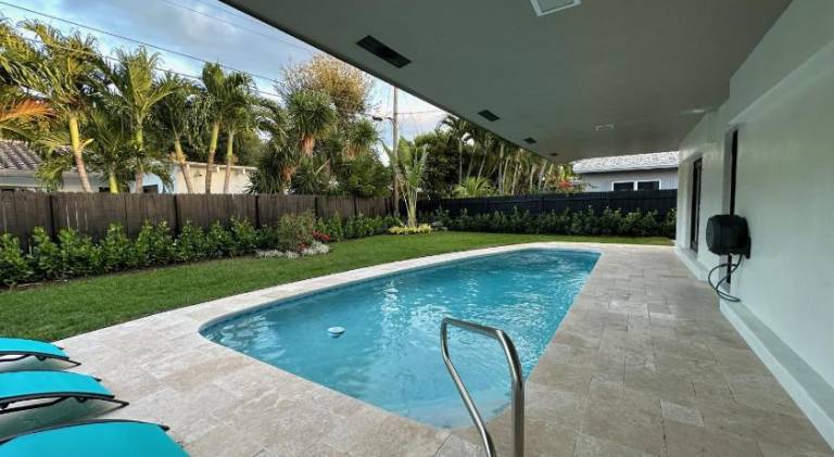 Fully equipped ample house with BBQ, yard & private pool | Suitable for remote work | Pets allowed — photo 4