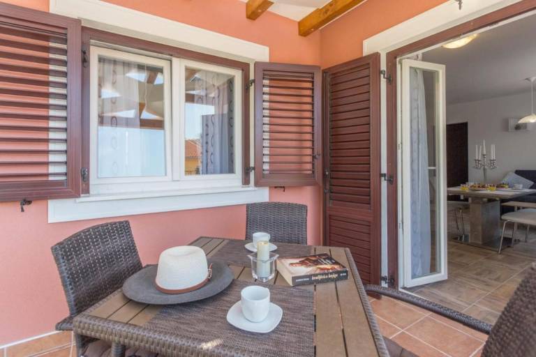 Apartment with barbecue, yard & terrace — photo 5