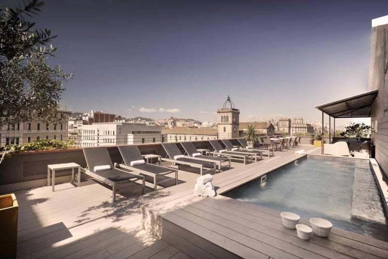 Holiday apartment with patio & pool | Near Casa Batlló in Barcelona