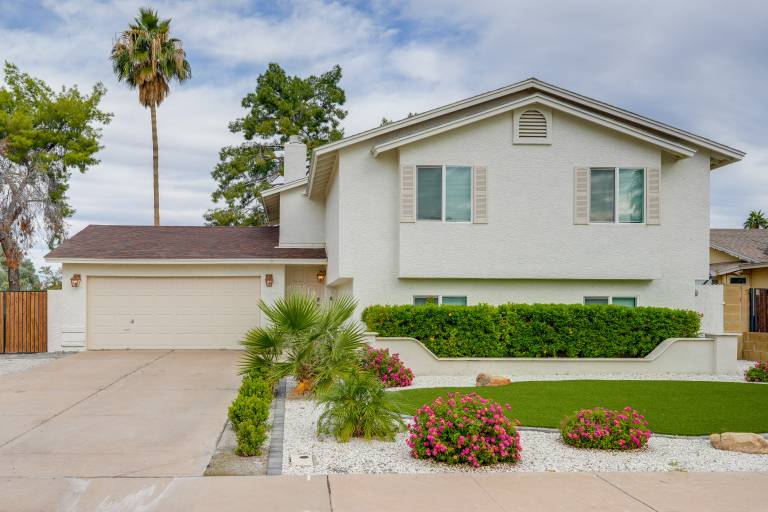 2 Mi to Dtwn: Gorgeous Gilbert Gem w/ Private Yard — photo 4