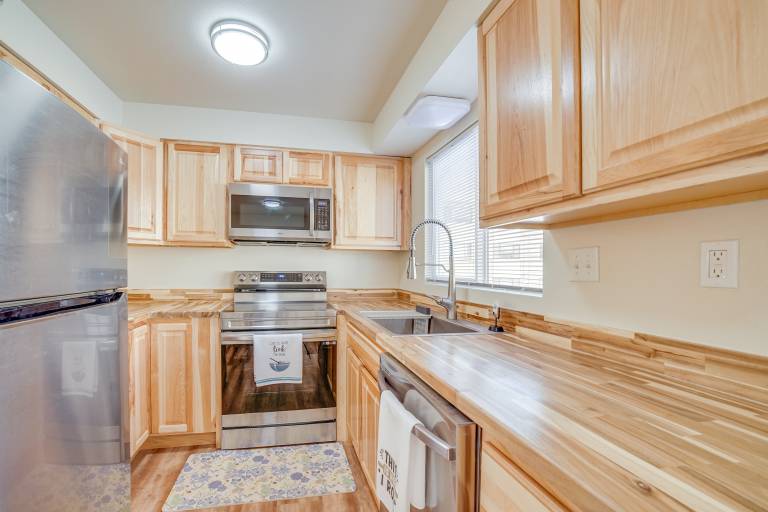 Anchorage Apartment Rental w/ Mountain Views! — photo 2