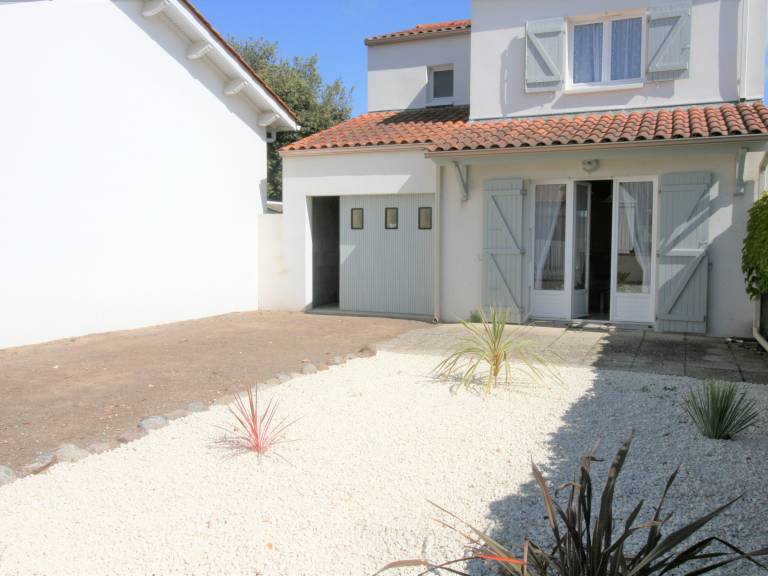 Charming House in Town Center, 500m from Beach, Close to Shops — photo 2