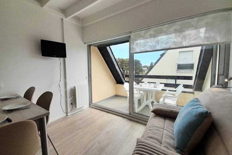 Apartment with terrace & yard in Carnac
