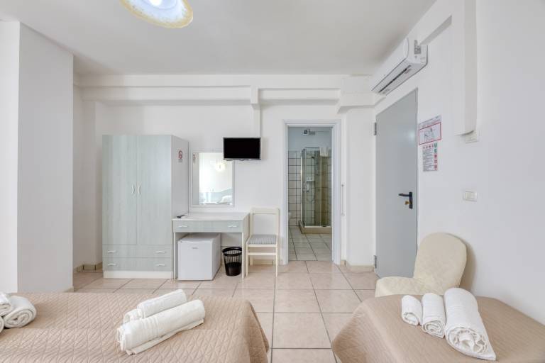 Family-oriented lovely lodge | Sea view | Close to the beach | Pets allowed — photo 3