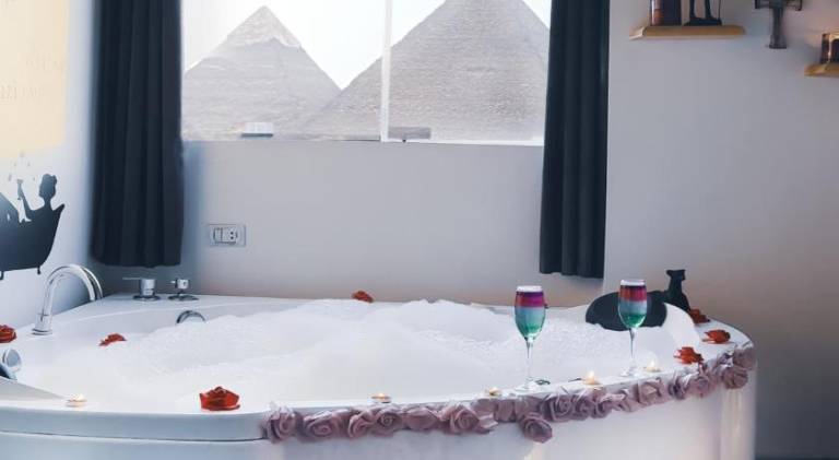 Rental apartment with hot tub & pool in Giza