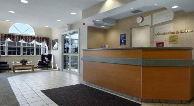 Microtel Inn & Suites by Wyndham Plattsburgh — photo 3
