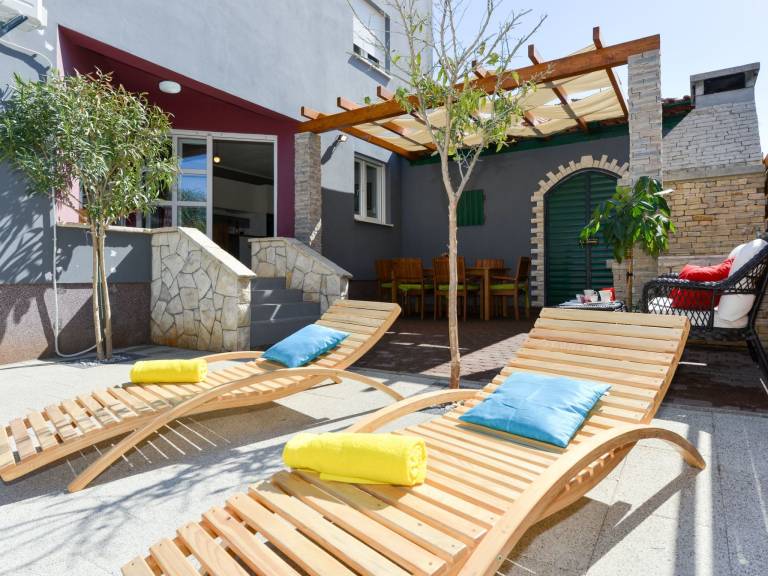 House with private pool, barbecue & garden — photo 3