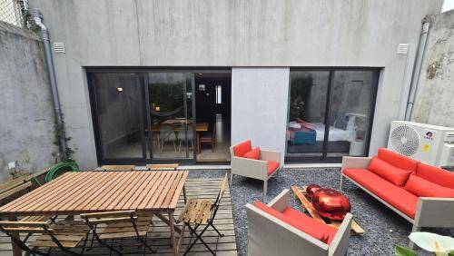 Rental apartment with terrace & yard in Porto