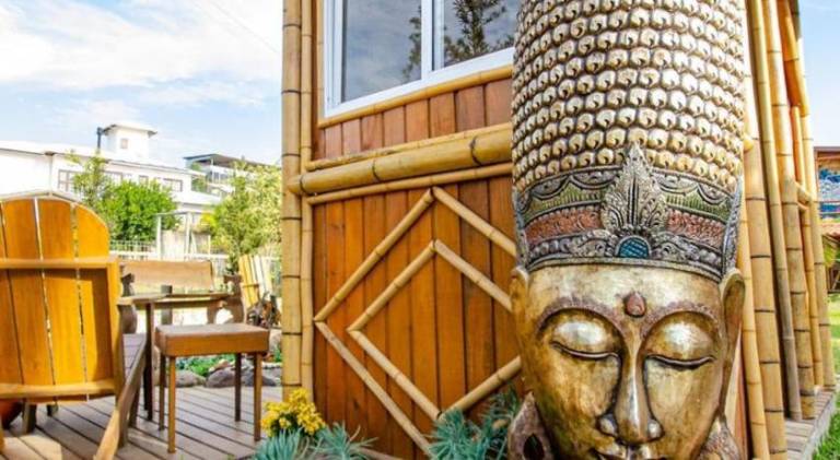 Vacation home with pool, yard & grill in Imbituba