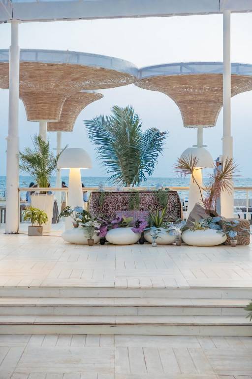 Living Room beach Resort in Morjim