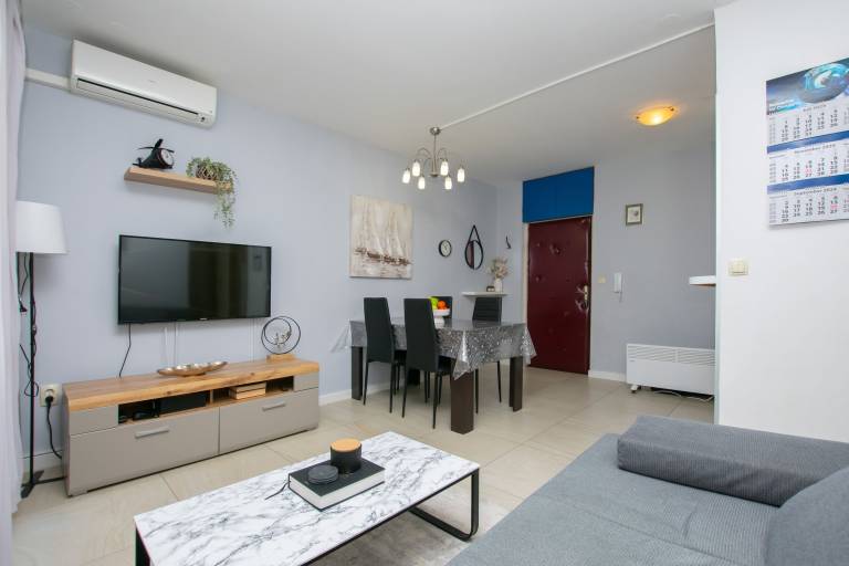 Holiday apartment with patio — photo 5