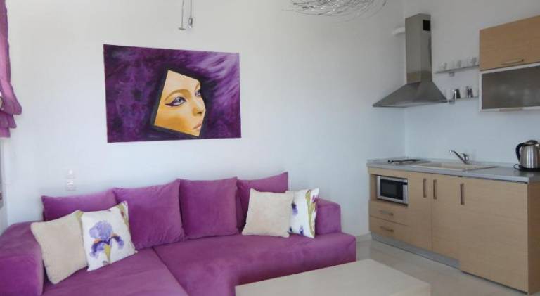 Charming serviced apartment with pool, terrace & garden | Suitable for remote work | Dogs allowed — photo 5
