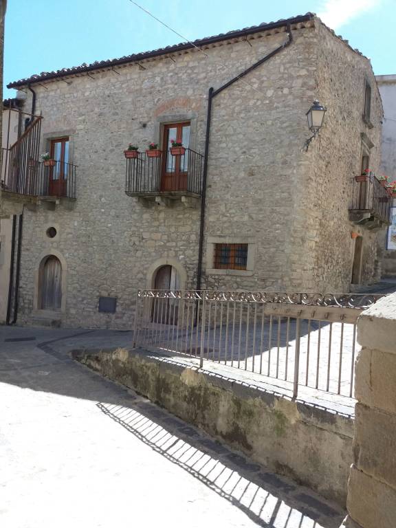 Casa Montalbano Elicona