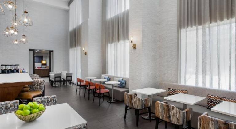 Hampton Inn & Suites Dallas-Arlington North-Entertainment District — photo 4