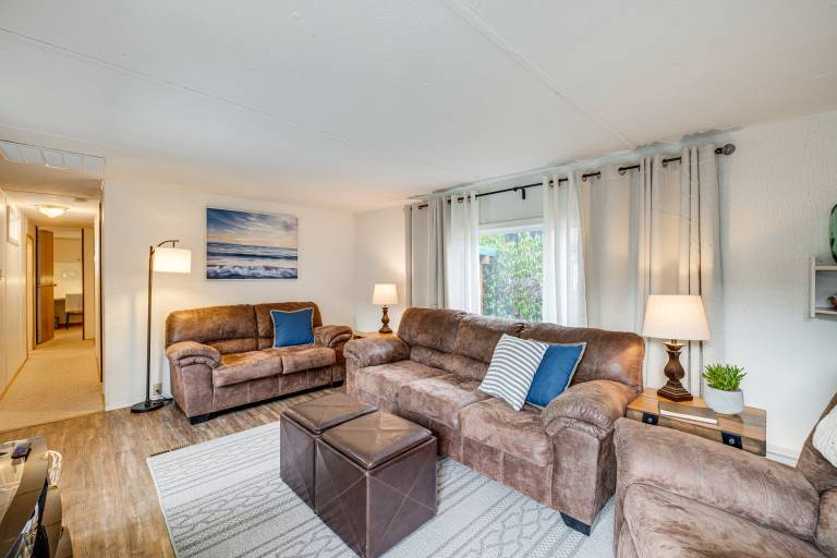 Rockaway Beach Home, Walk to Ocean, Pet Friendly! — photo 4