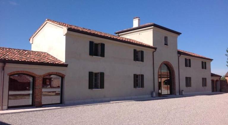 Wonderful farm with yard | Pets allowed in Mantua