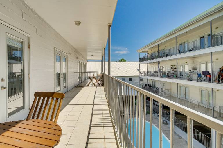 Bright Biloxi Condo: Walk to the Beach! — photo 3