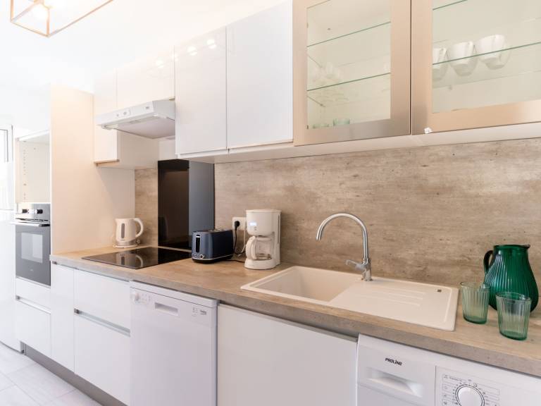 Apartment with patio | Sea view — photo 5