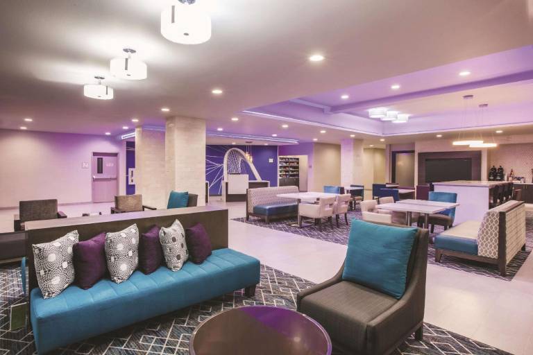 La Quinta Inn & Suites by Wyndham Dallas Northeast-Arboretum in Garland, TX