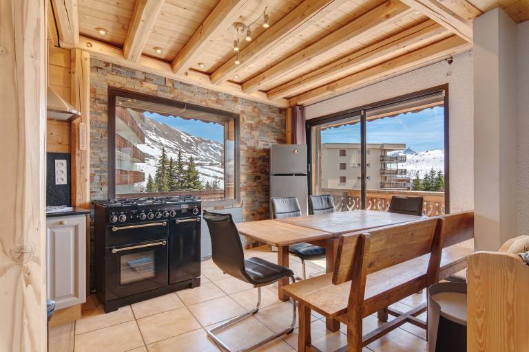 Chalet with patio & barbeque | Mountain view | Close to the ski | Pets allowed — photo 5
