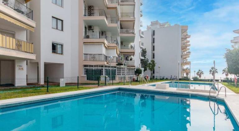 Fully equipped apartment with yard & pool | Next to the beach | Perfect for remote work | Pet-friendly — photo 3