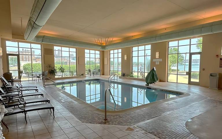 Embassy Suites by Hilton East Peoria Riverfront Hotel & Conference Center — photo 5