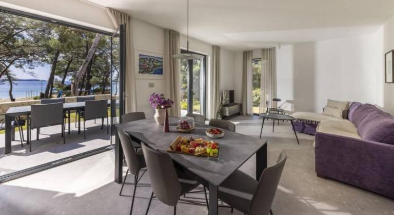 Holiday apartment with yard & terrace — photo 2