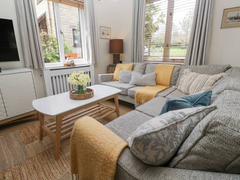 Family-friendly lovely cottage with garden, jacuzzi & pool | Beach view | Pet-friendly — photo 5