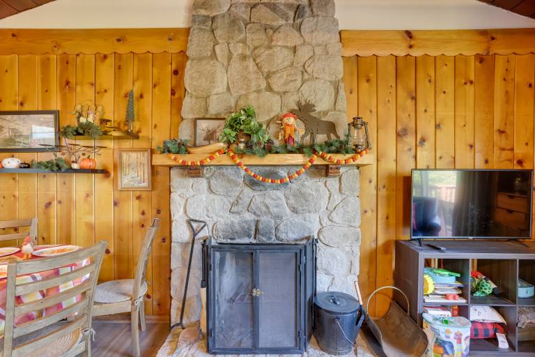 Crestline Cabin: Close to Lake Arrowhead & Skiing — photo 5