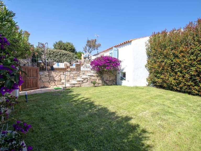 House with terrace & garden — photo 5