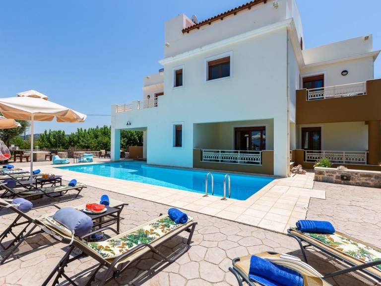 480 m&sup2; Ferienhaus