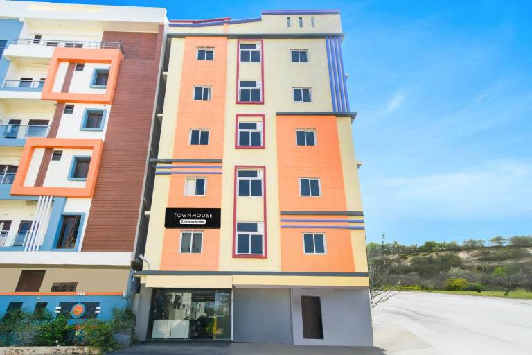 Super Townhouse Shamshabad Paradise Formerly Blue Petals Hotel in Hyderabad