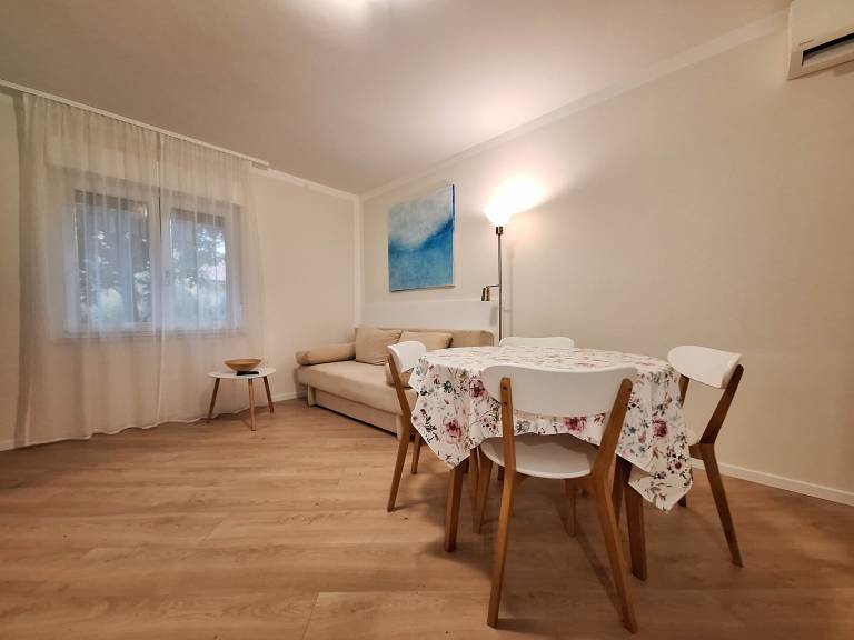 Holiday apartment with patio & yard | Garden view — photo 4